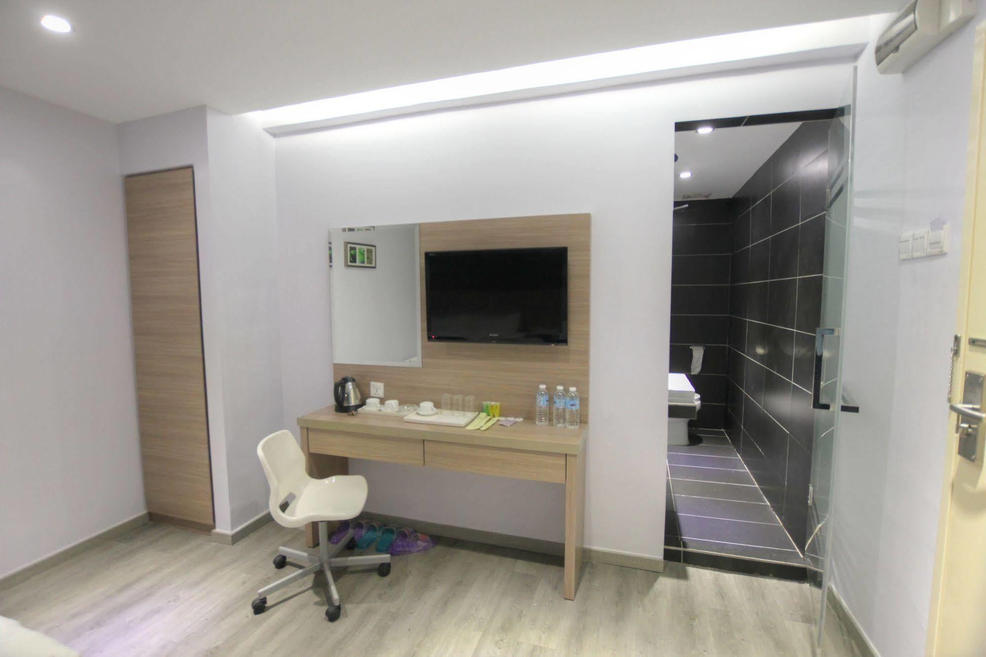 Hotel 99 Pusat Bandar Puchong Ngoại thất bức ảnh
