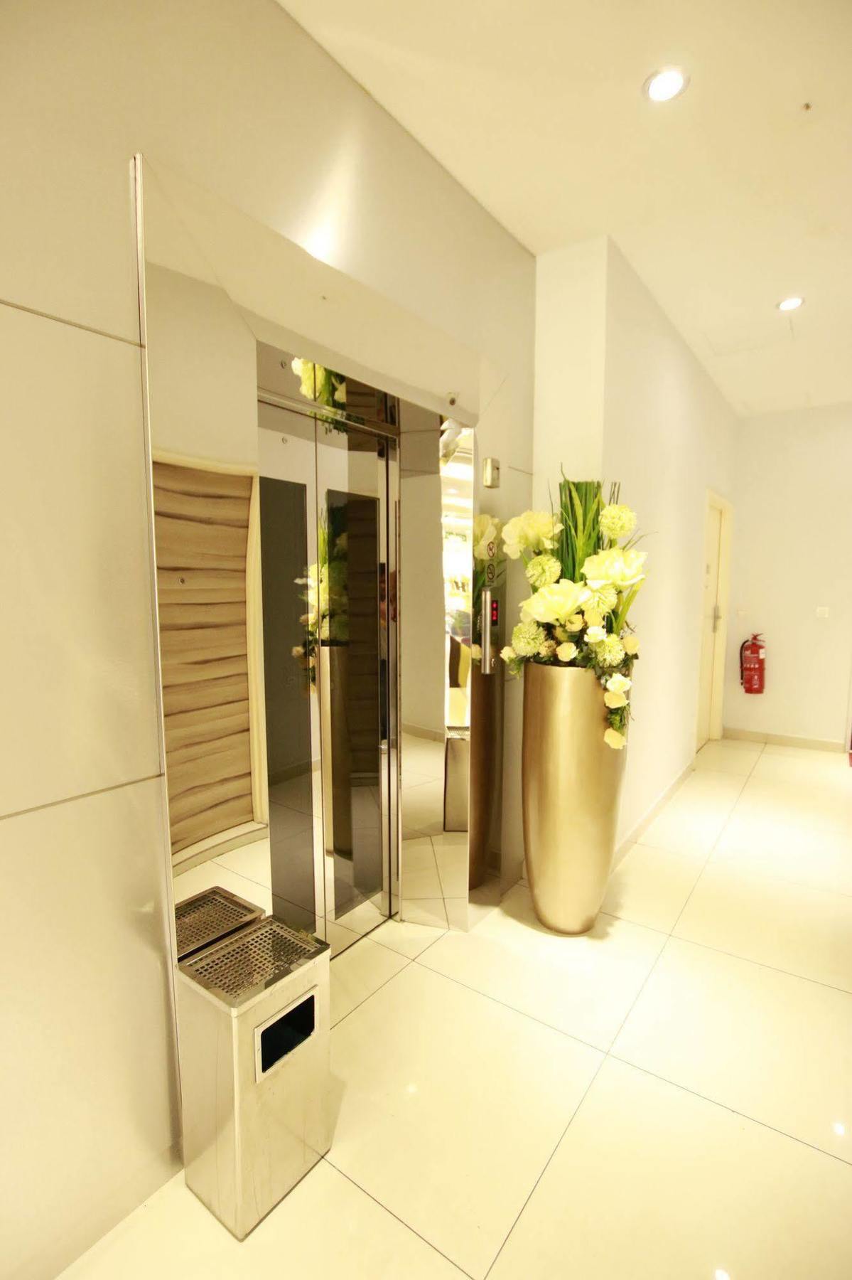 Hotel 99 Pusat Bandar Puchong Ngoại thất bức ảnh