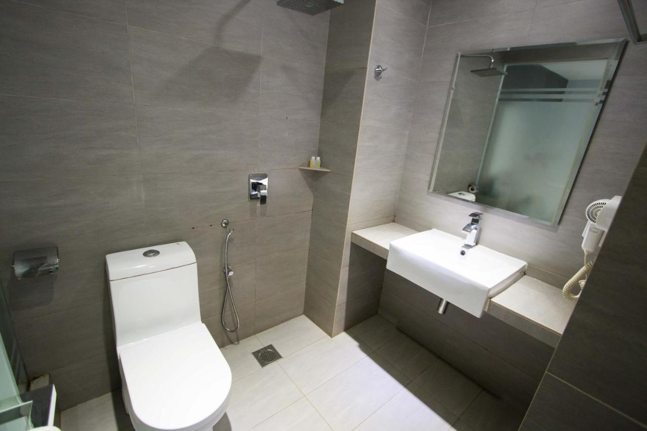 Hotel 99 Pusat Bandar Puchong Ngoại thất bức ảnh